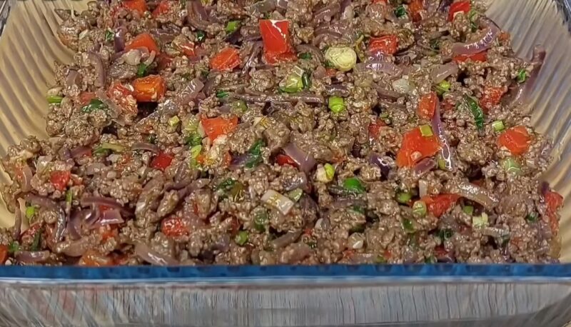 Prijatelj iz Italije je delil recept: tanka plast testa in veliko mletega mesa. Sočne pite: zdaj se jih nikoli ne naveličam pripravljati